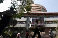 Sensex loses 371pts nifty ends at 7615