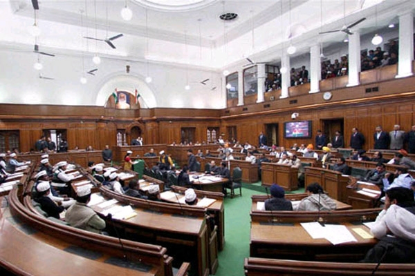 Uproar in delhi assembly over jan lokpal bill